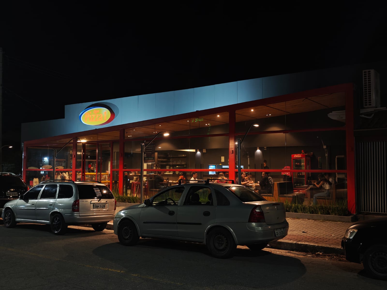 Fachada da Pizza1 Vista Verde à noite